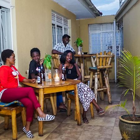 Hostel The Five Horsemen Kampala Zewnętrze zdjęcie