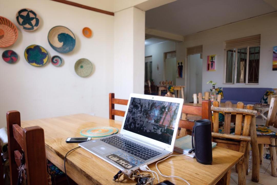 Hostel The Five Horsemen Kampala Zewnętrze zdjęcie